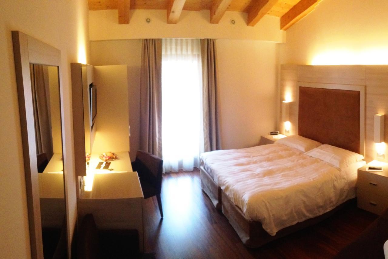Trattoria Locanda Ai Tre Amici Mortegliano Buitenkant foto